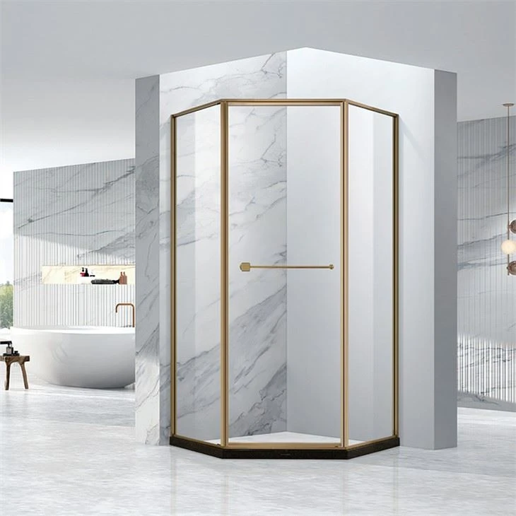 Bagno con doccia a forma di diamante