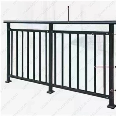 Balcone con ringhiera in alluminio