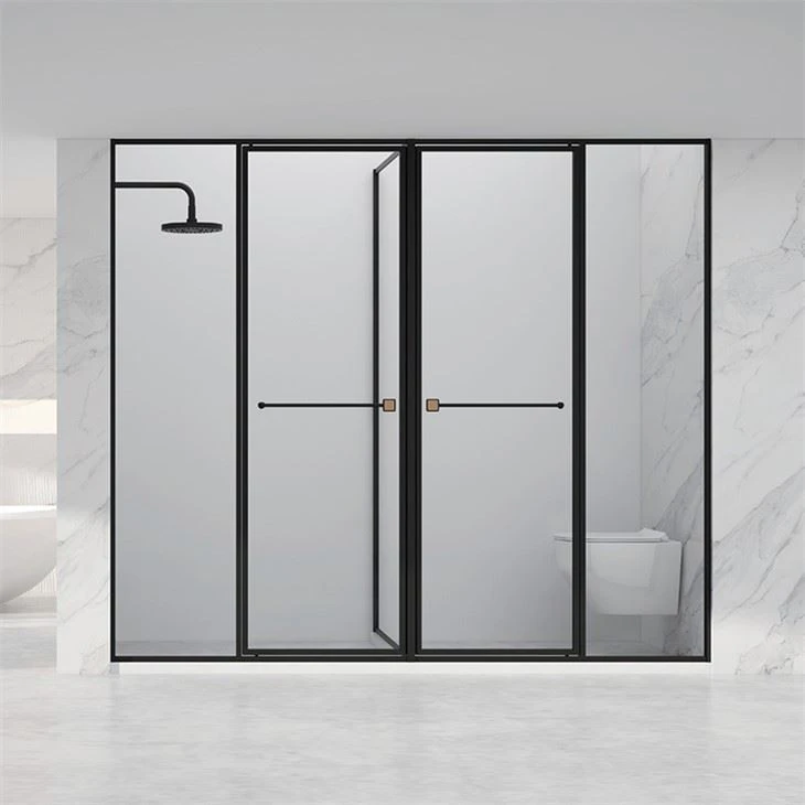Bagno con doccia con struttura in acciaio inossidabile